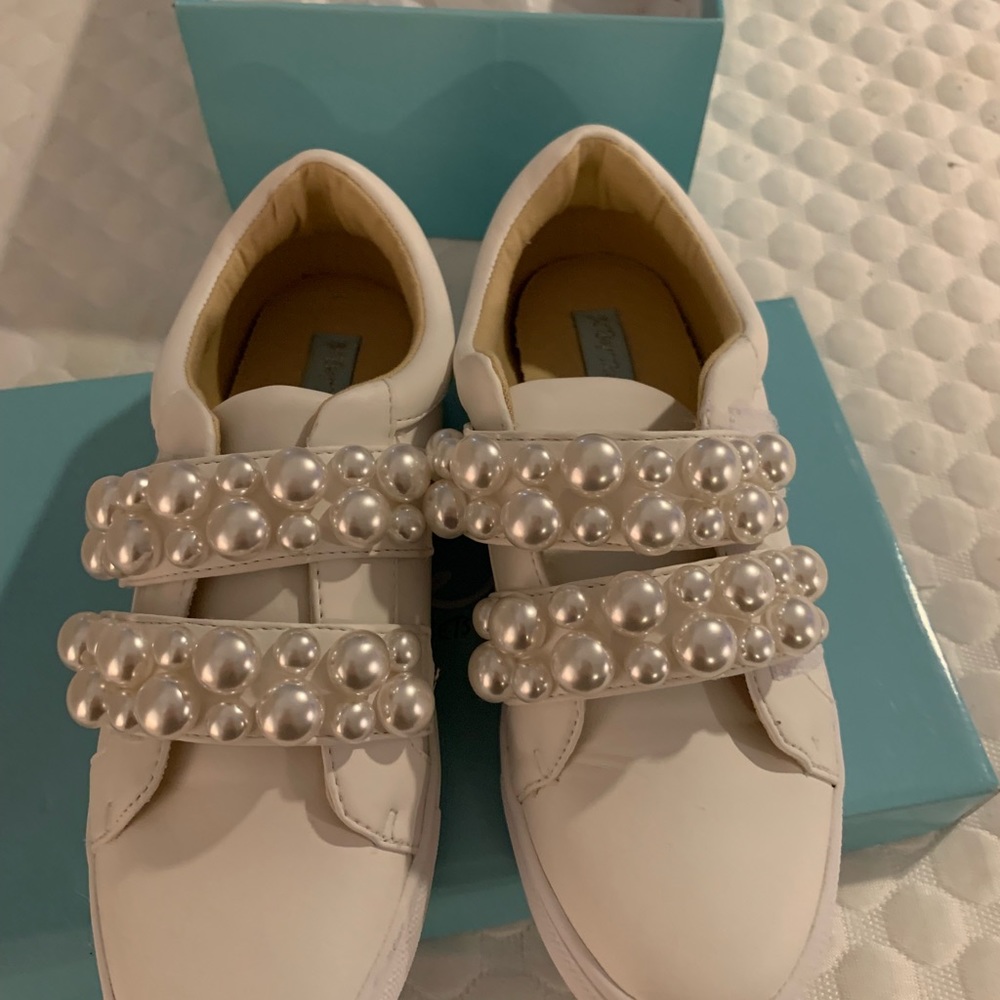 Betray Johnson Pearl Sneakers